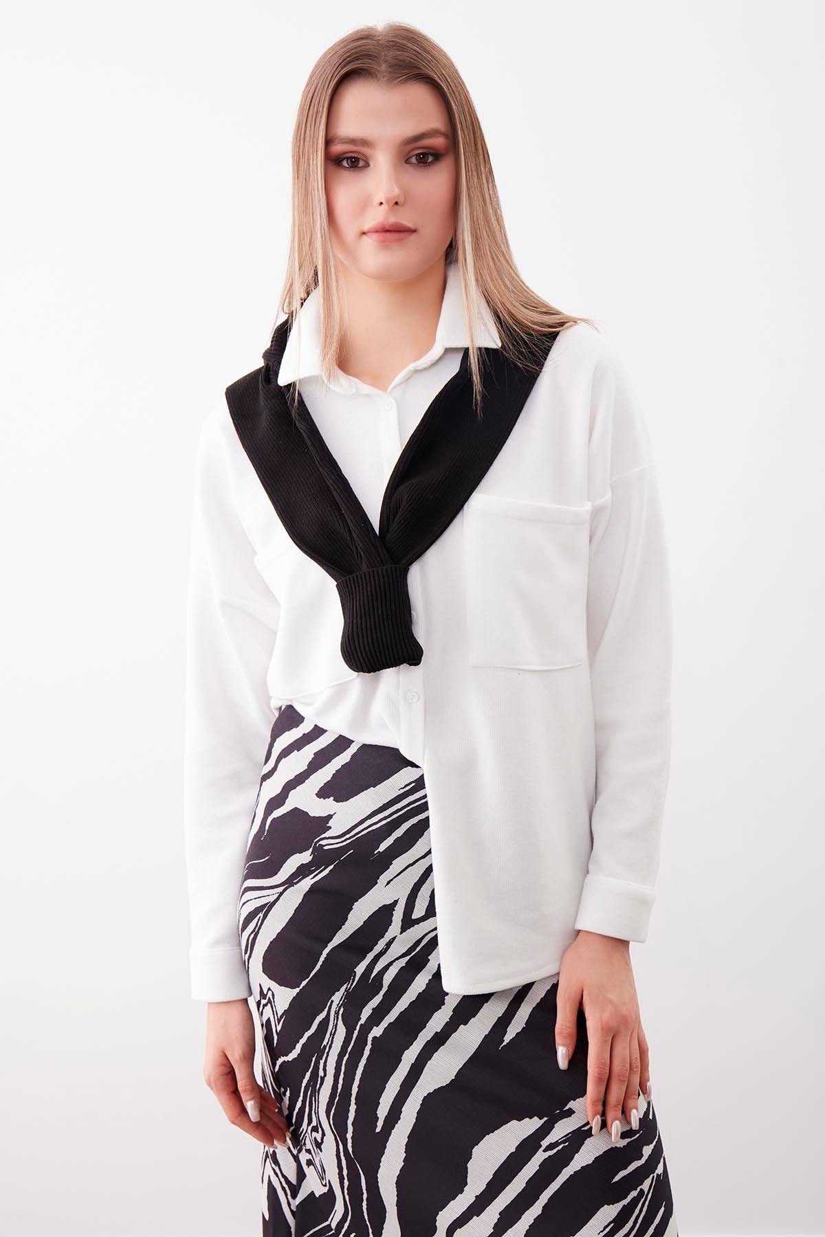 FRONT BUTTONED WITH POCKETS KNITTED BLOUSE