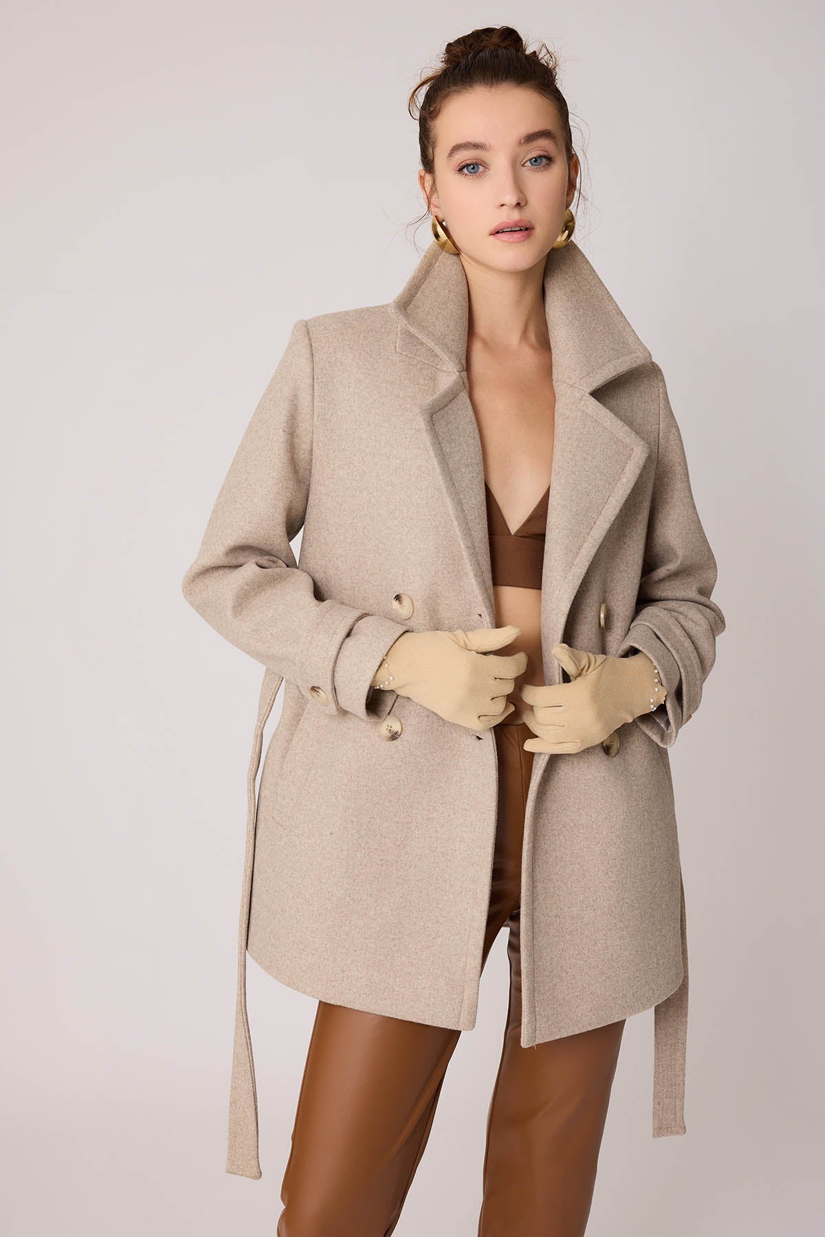 SHORT BOWL JACKET WITH FRONT BUTTON BELT