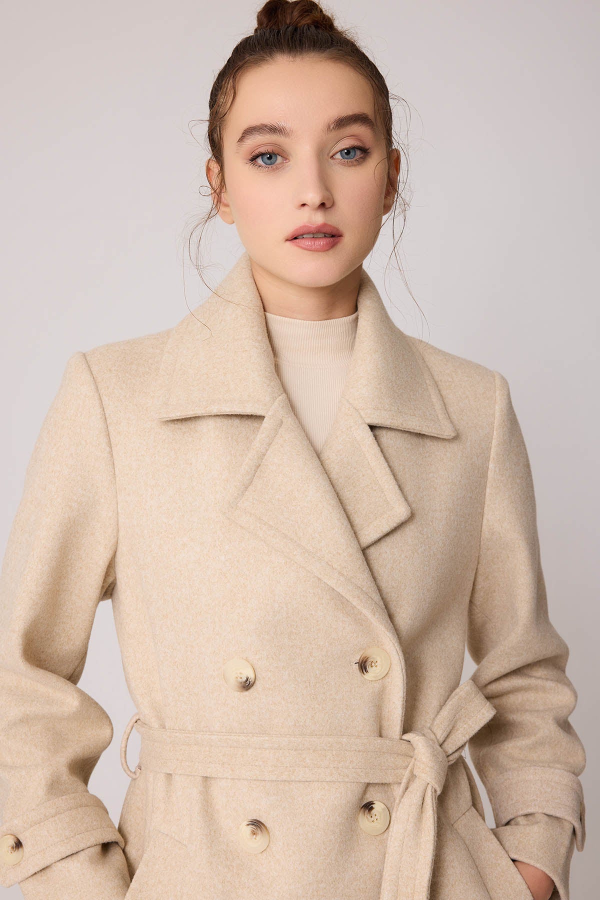 SHORT BOWL JACKET WITH FRONT BUTTON BELT