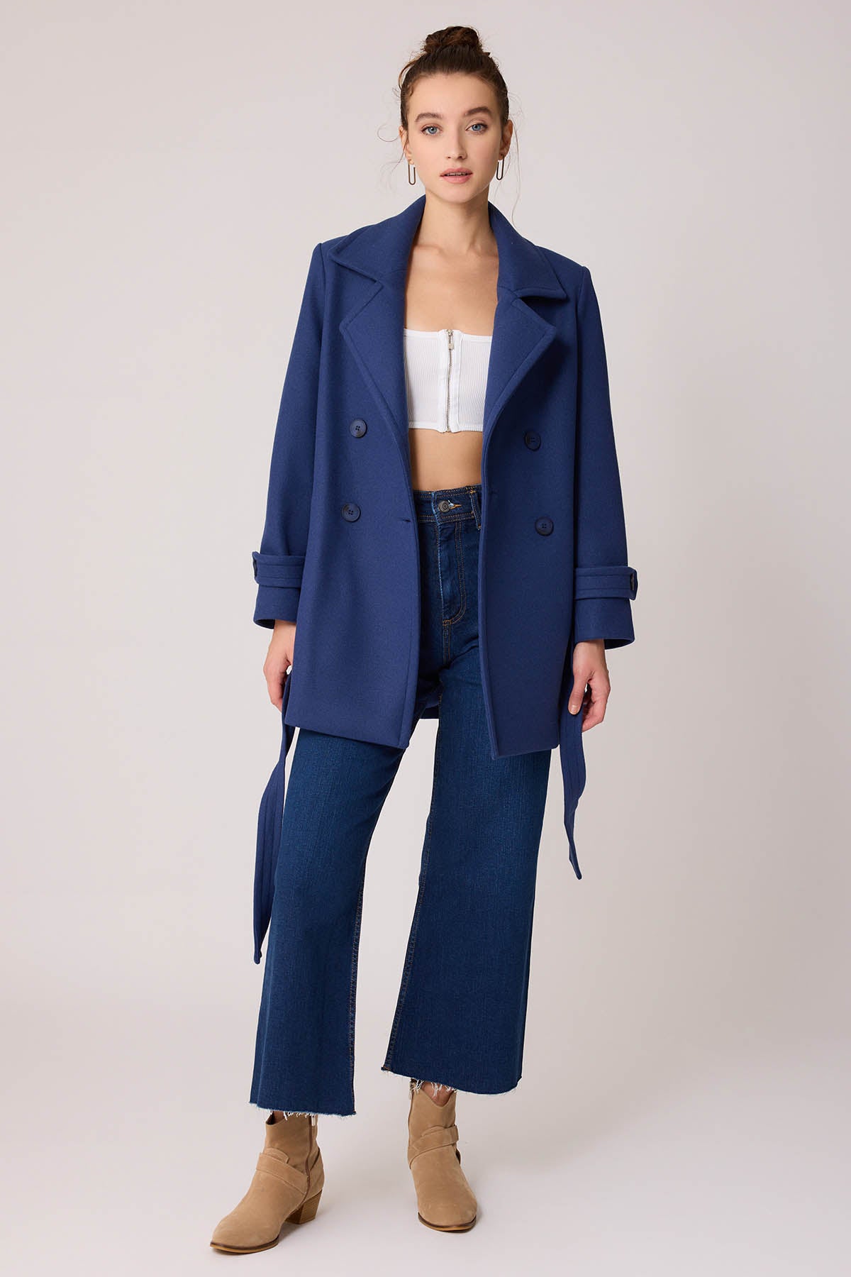 SHORT BOWL JACKET WITH FRONT BUTTON BELT