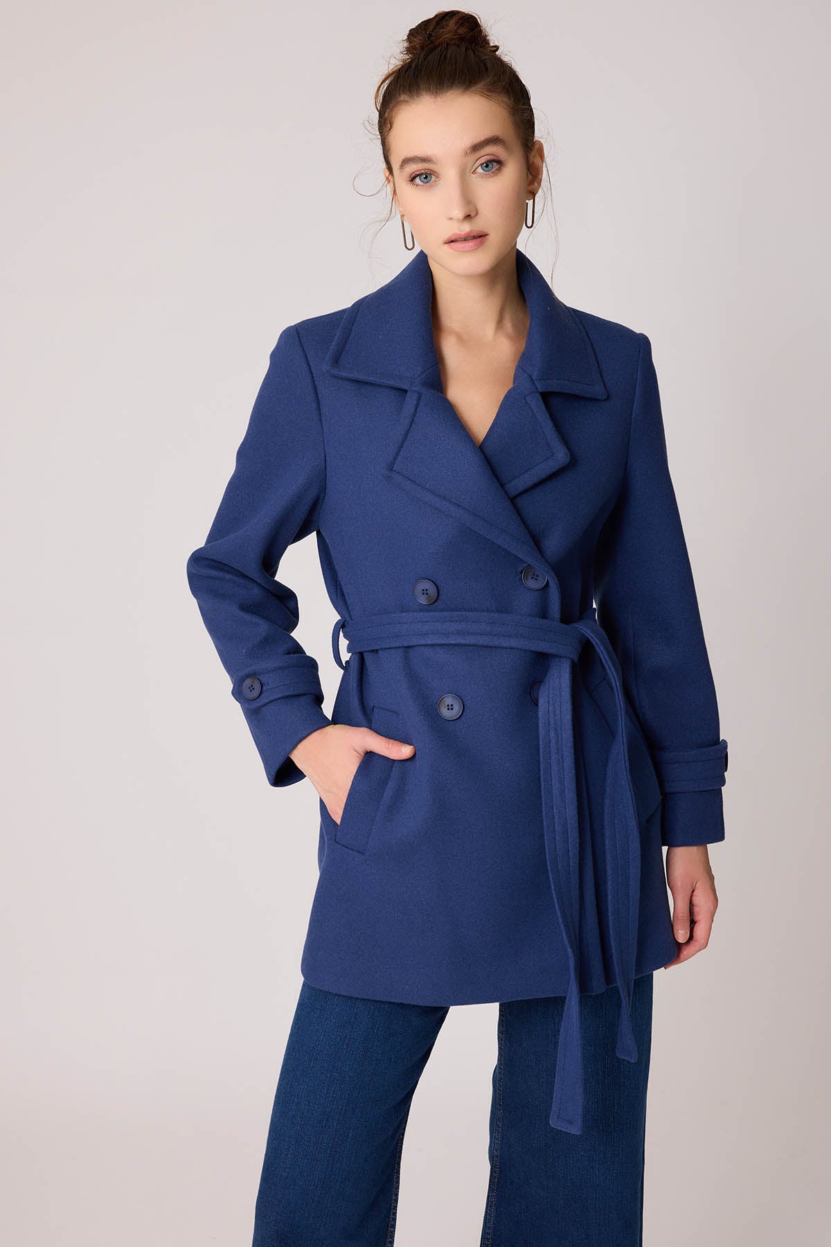 SHORT BOWL JACKET WITH FRONT BUTTON BELT
