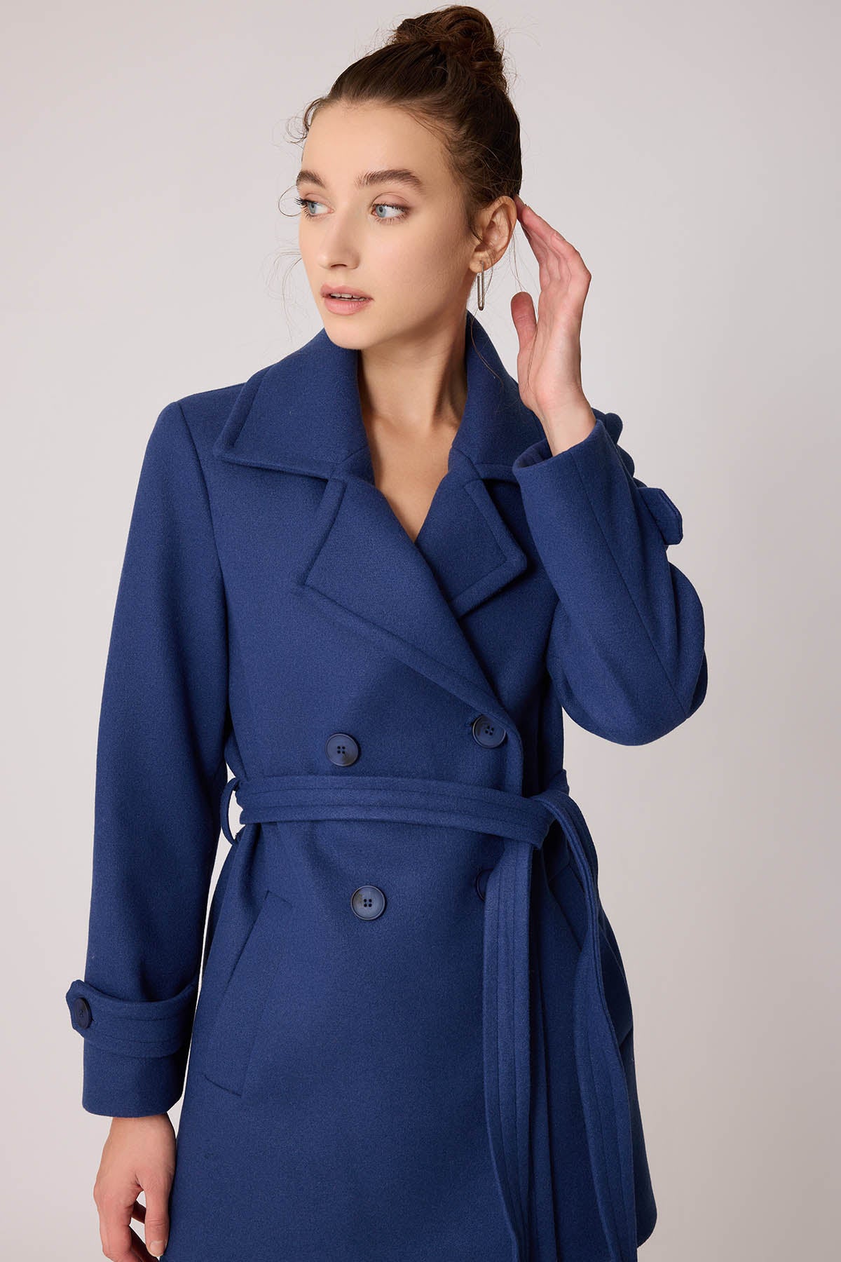 SHORT BOWL JACKET WITH FRONT BUTTON BELT
