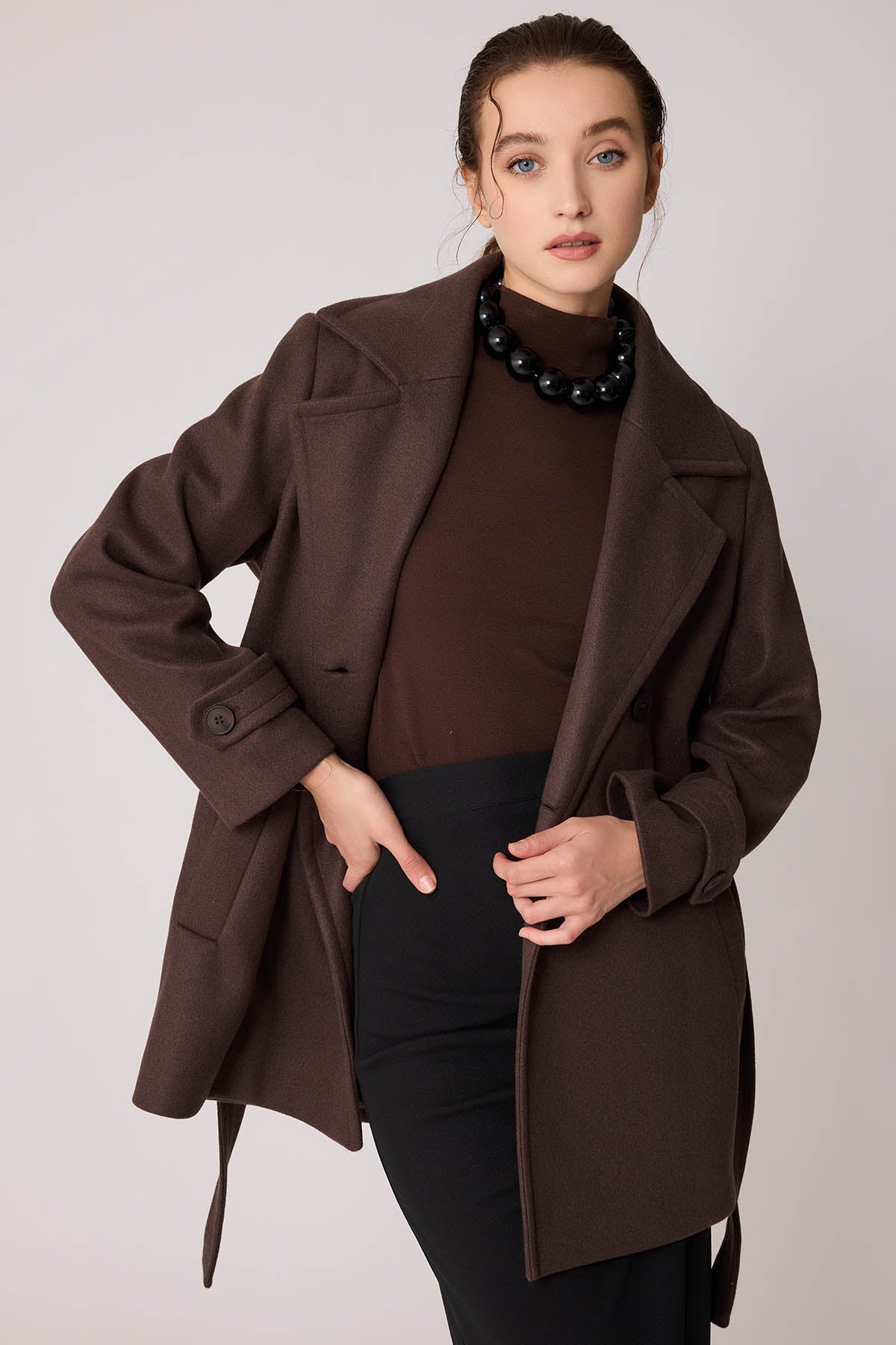 SHORT BOWL JACKET WITH FRONT BUTTON BELT