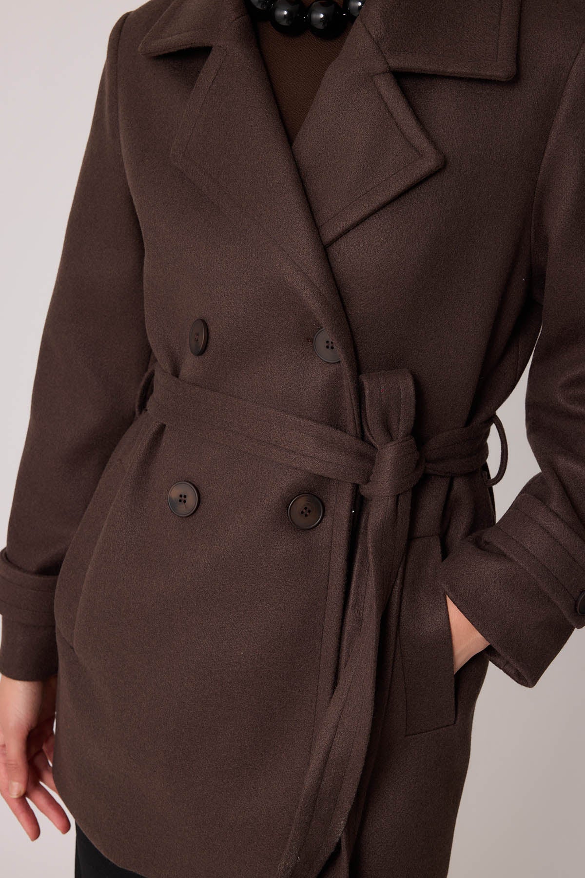 SHORT BOWL JACKET WITH FRONT BUTTON BELT