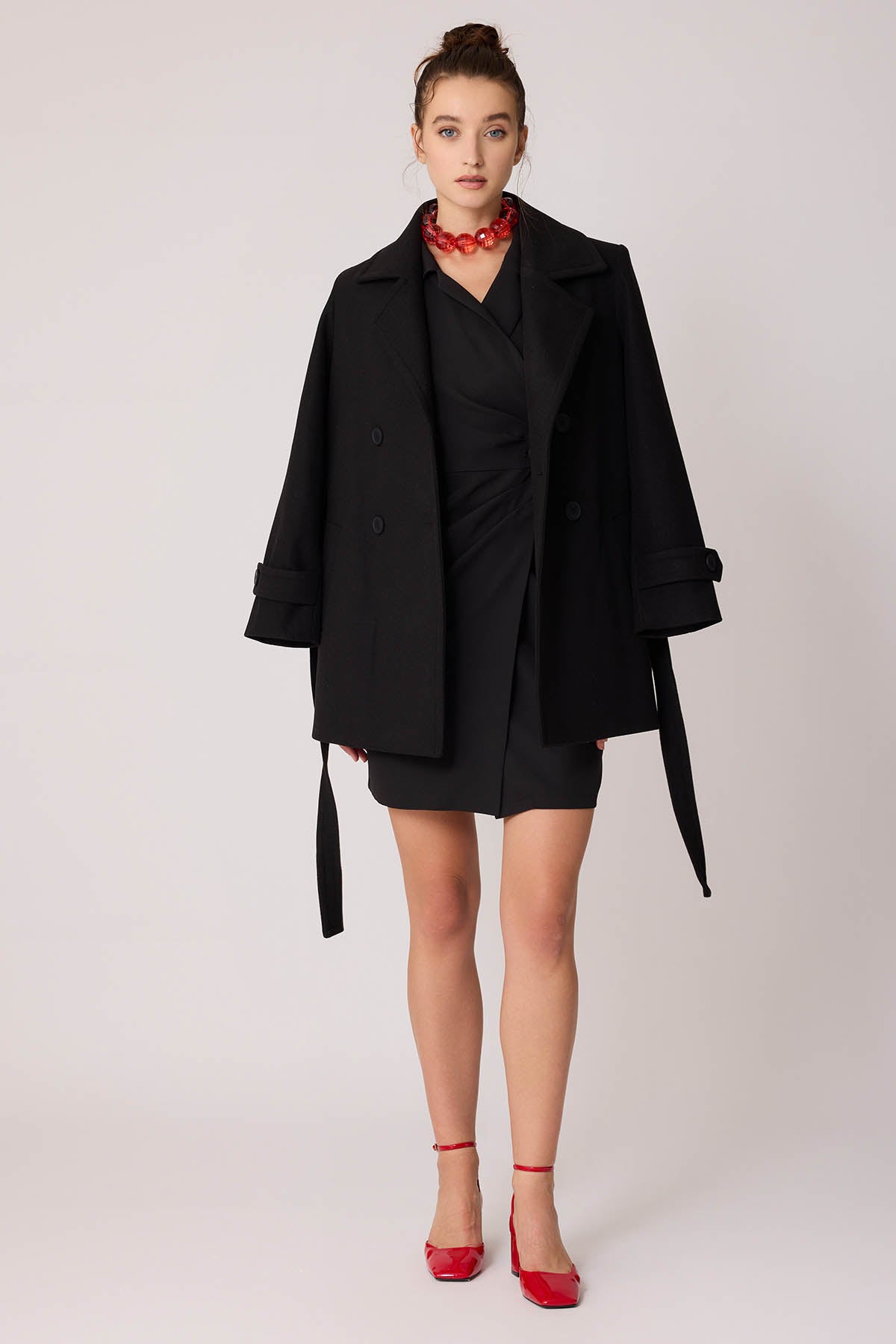 SHORT BOWL JACKET WITH FRONT BUTTON BELT