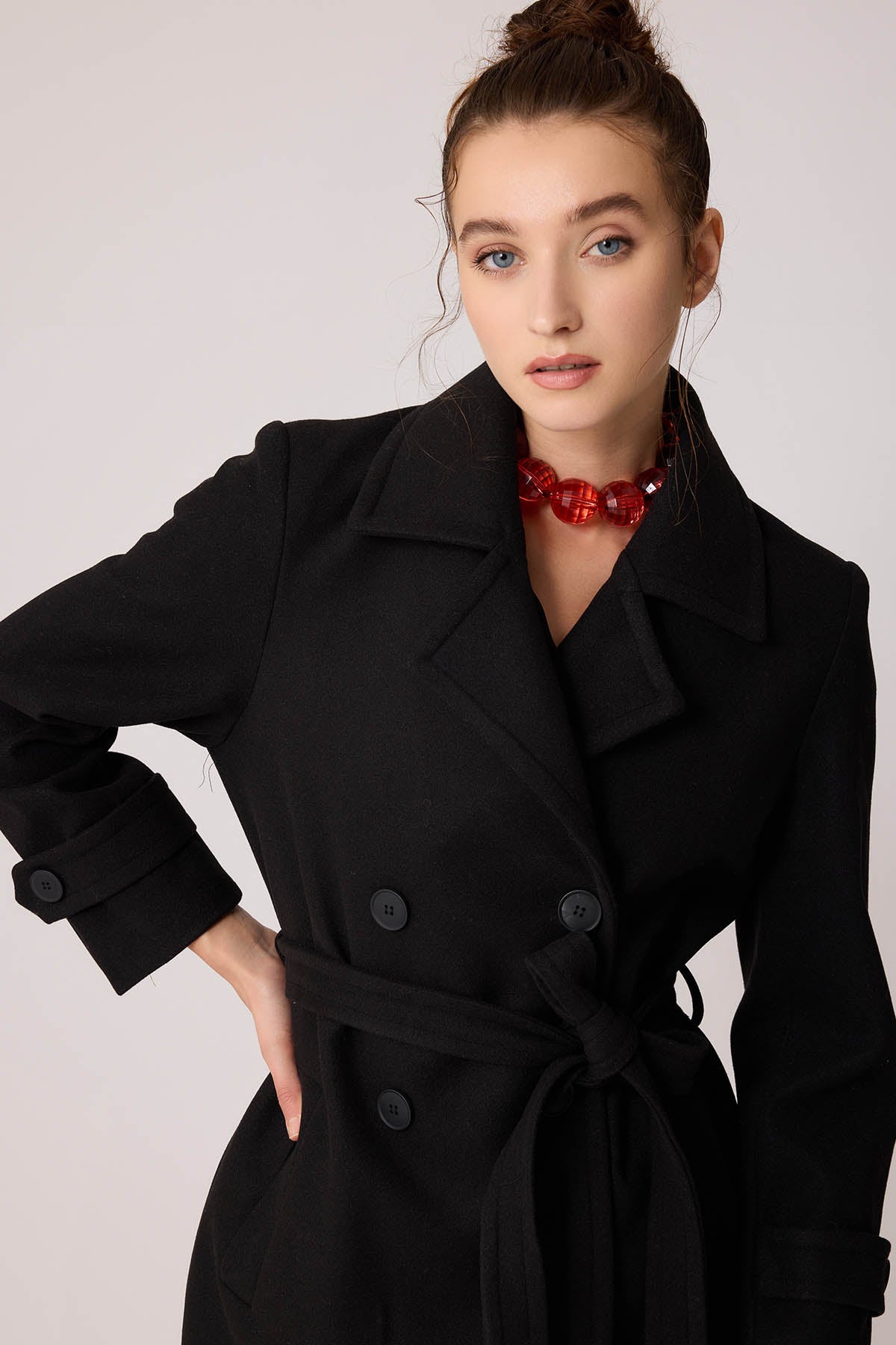 SHORT BOWL JACKET WITH FRONT BUTTON BELT