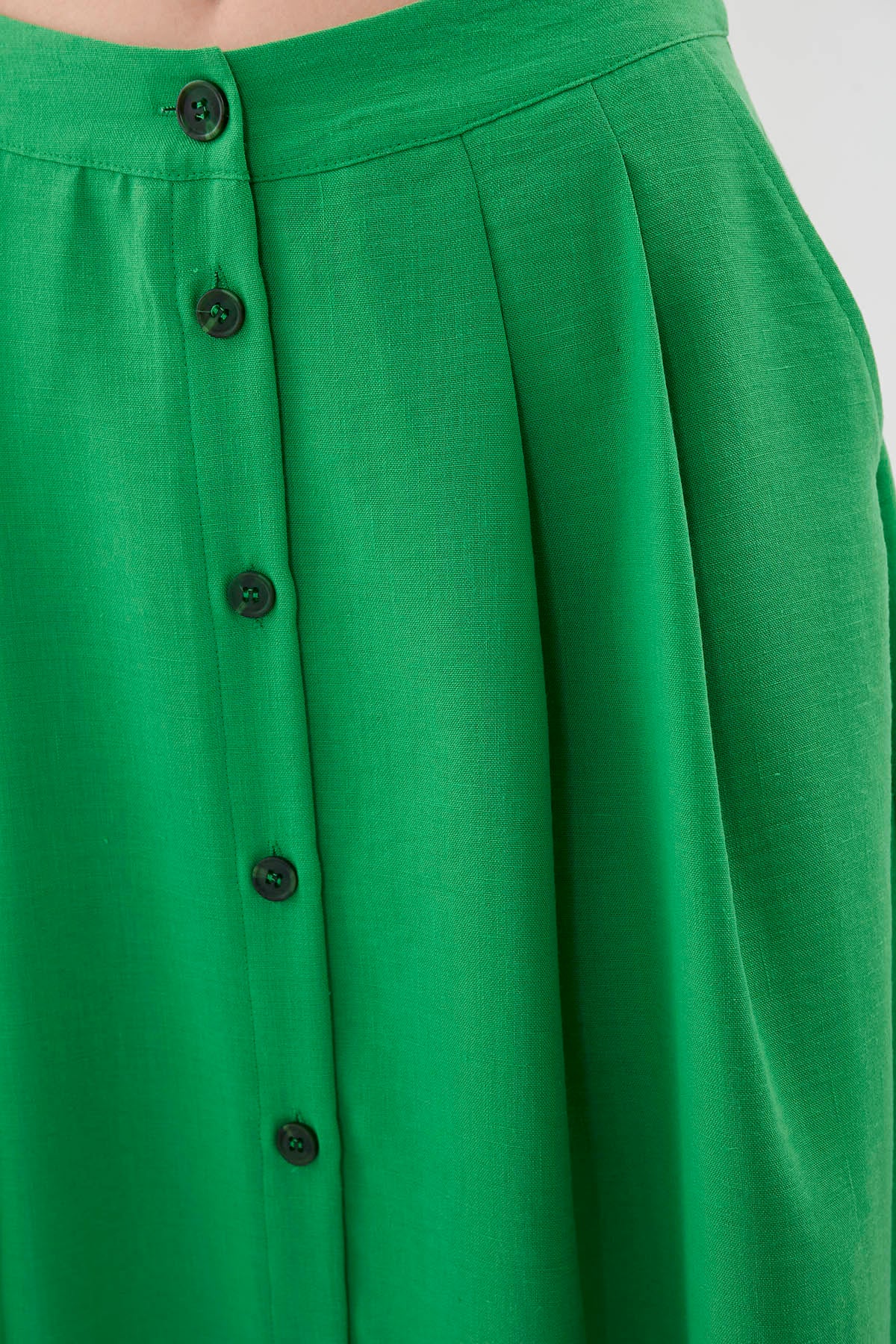 MIDSIZE SKIRT WITH FRONT BUTTON
