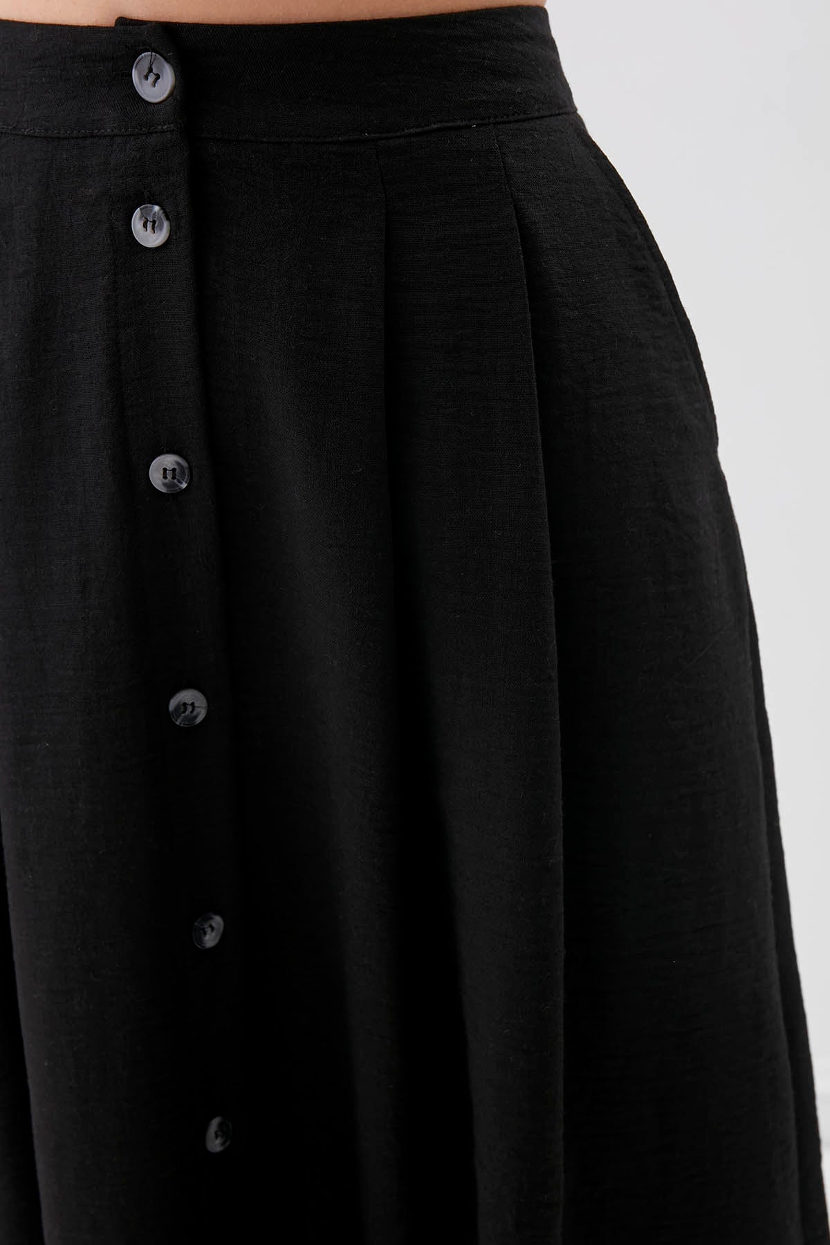 MIDSIZE SKIRT WITH FRONT BUTTON