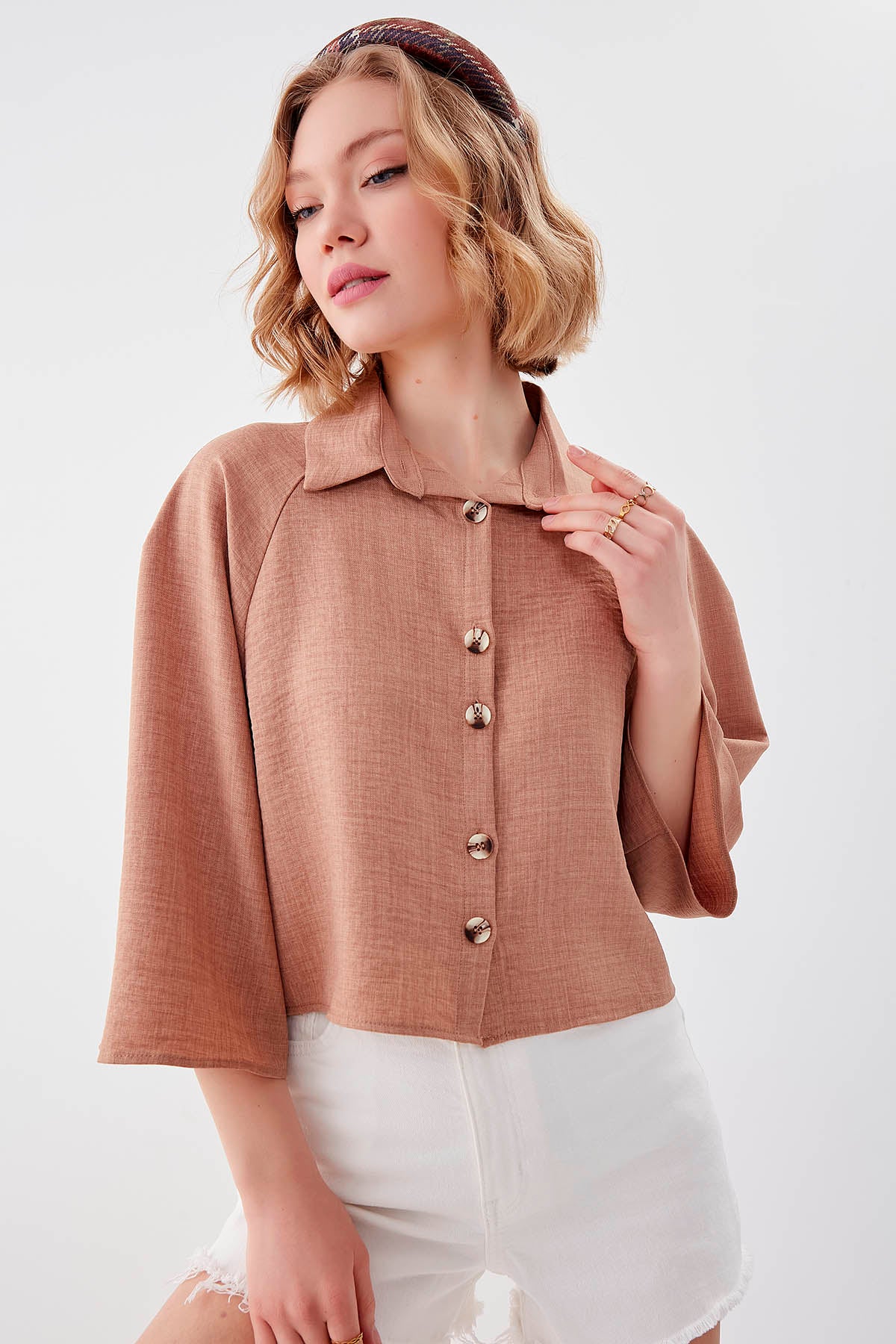 LOOSE CROP SHIRT WITH FRONT BUTTON