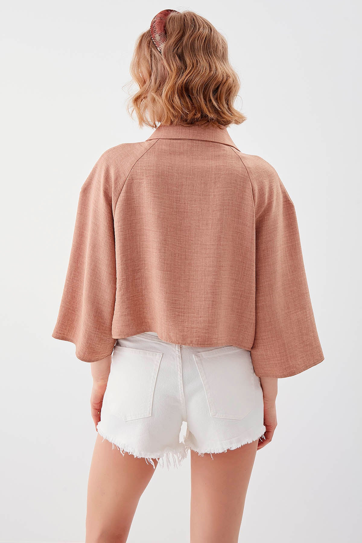 LOOSE CROP SHIRT WITH FRONT BUTTON