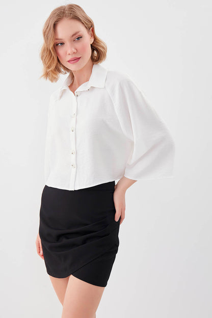 LOOSE CROP SHIRT WITH FRONT BUTTON