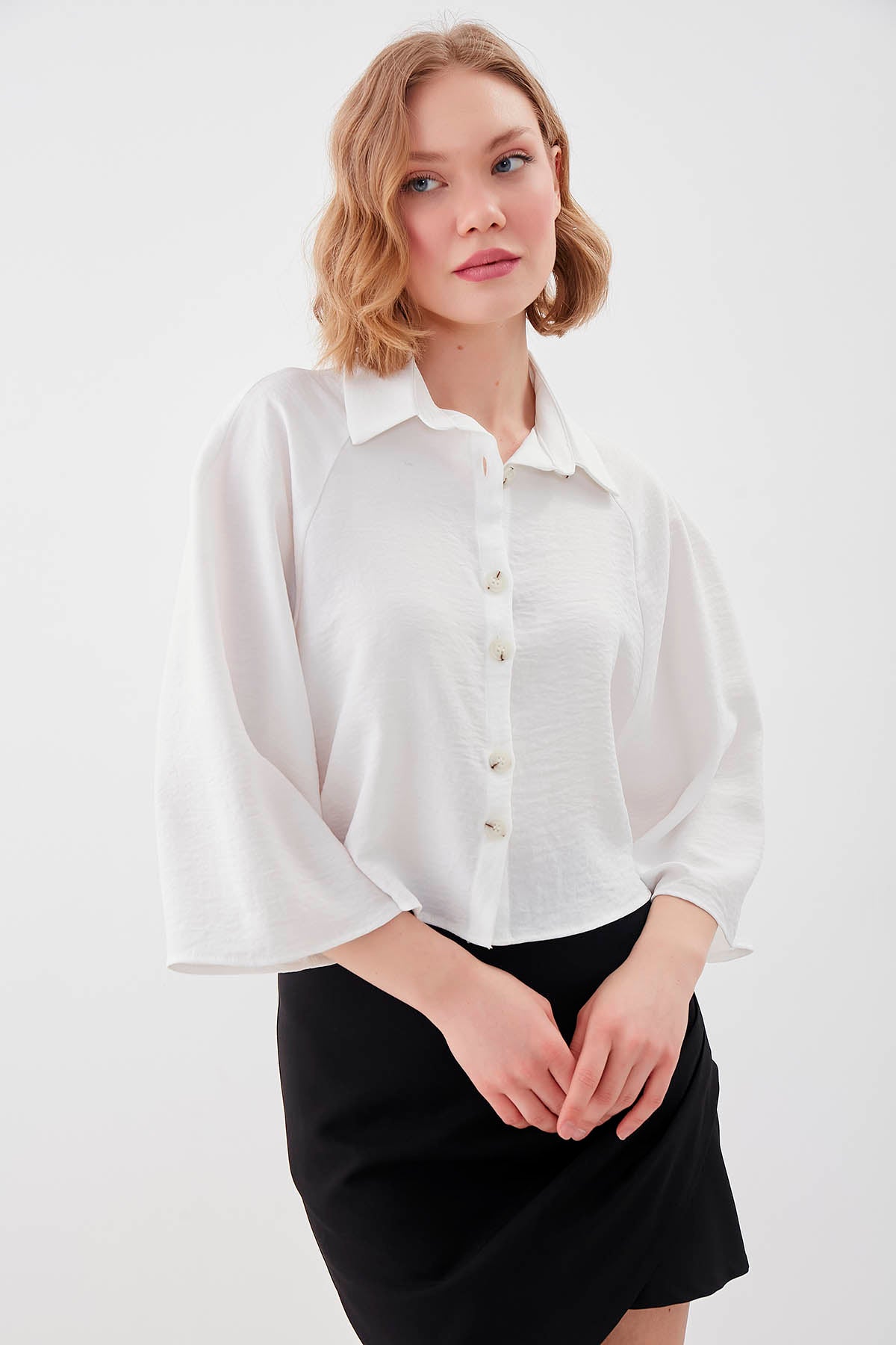 LOOSE CROP SHIRT WITH FRONT BUTTON