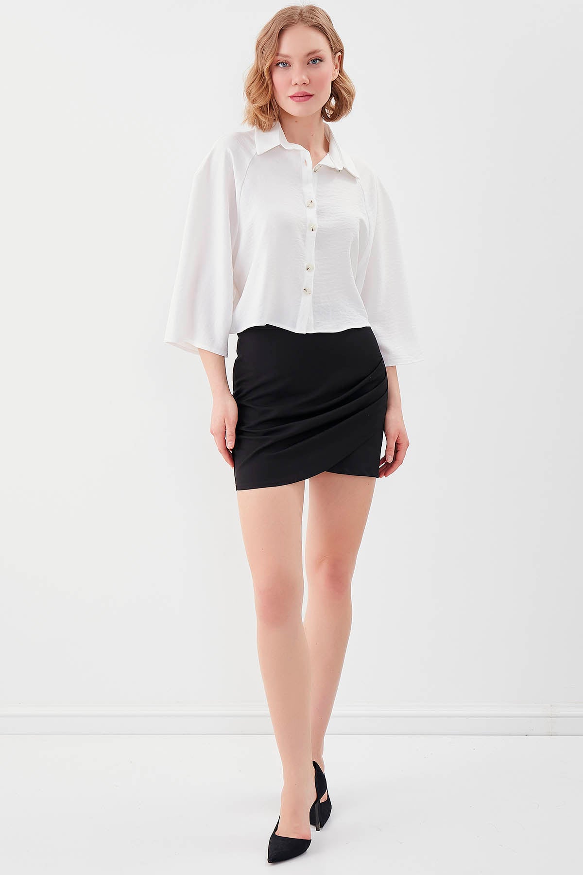 LOOSE CROP SHIRT WITH FRONT BUTTON
