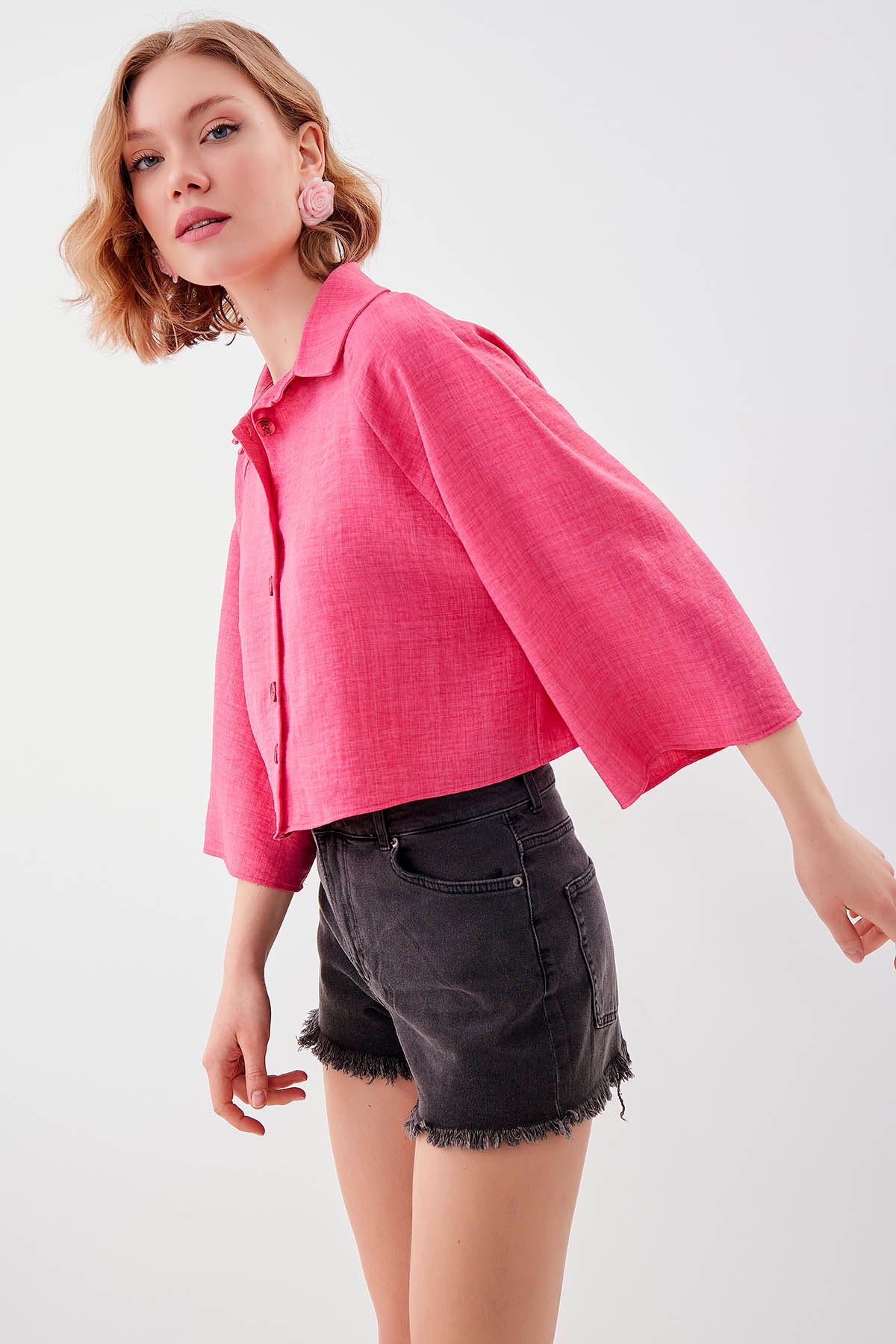LOOSE CROP SHIRT WITH FRONT BUTTON