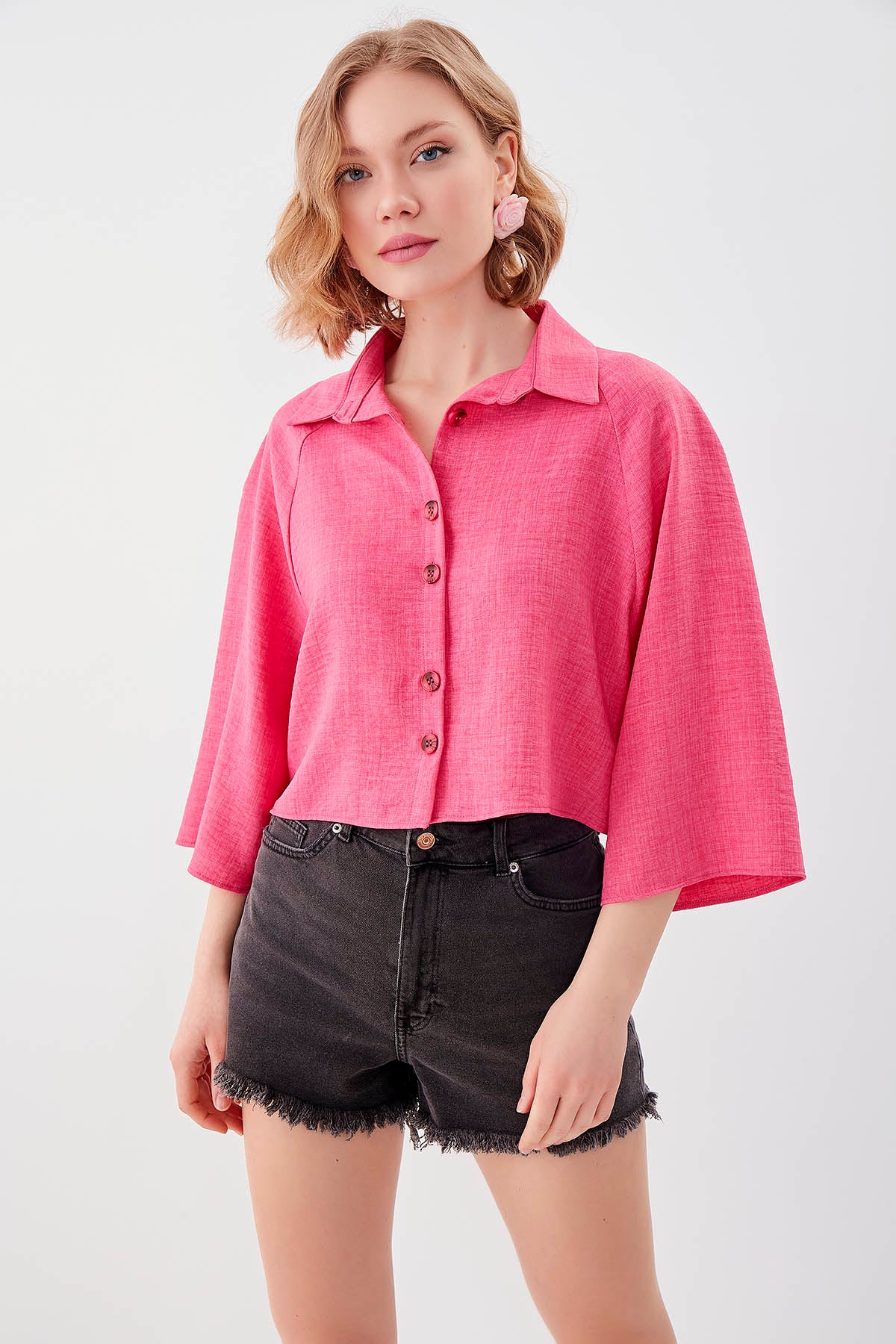 LOOSE CROP SHIRT WITH FRONT BUTTON