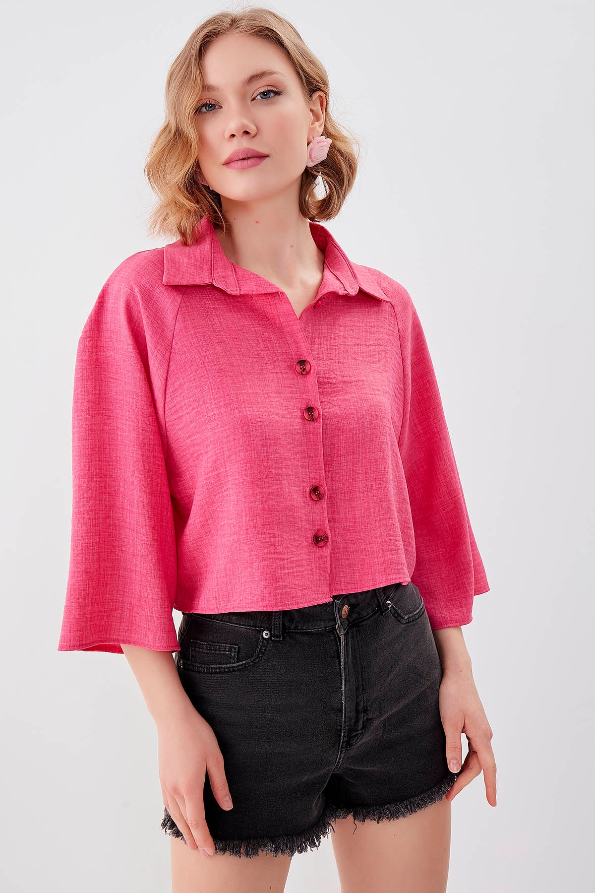 LOOSE CROP SHIRT WITH FRONT BUTTON