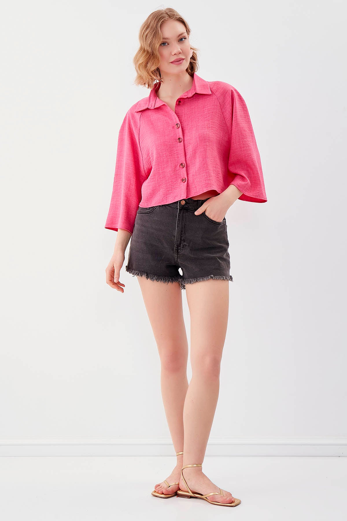 LOOSE CROP SHIRT WITH FRONT BUTTON