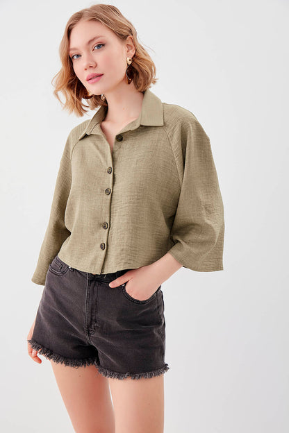 LOOSE CROP SHIRT WITH FRONT BUTTON