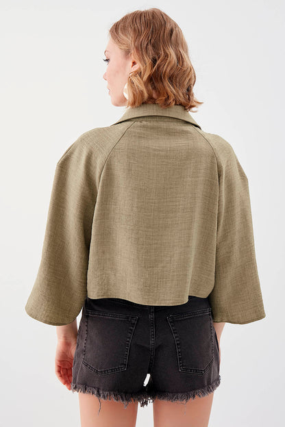 LOOSE CROP SHIRT WITH FRONT BUTTON