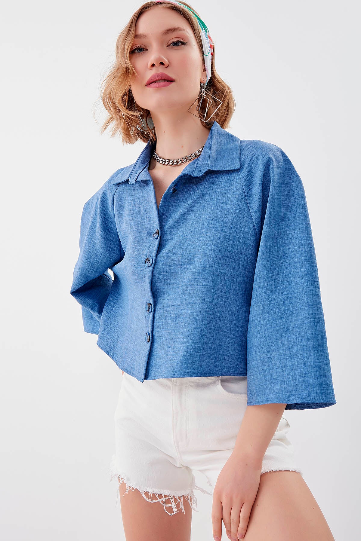 LOOSE CROP SHIRT WITH FRONT BUTTON
