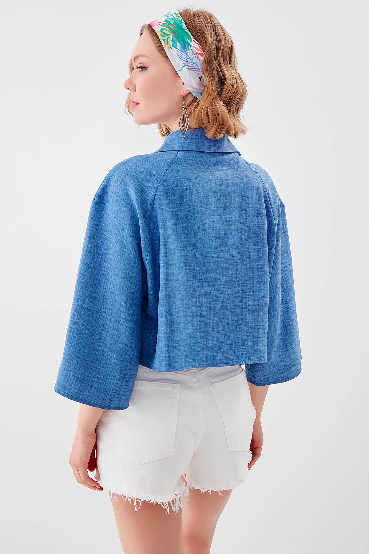 LOOSE CROP SHIRT WITH FRONT BUTTON