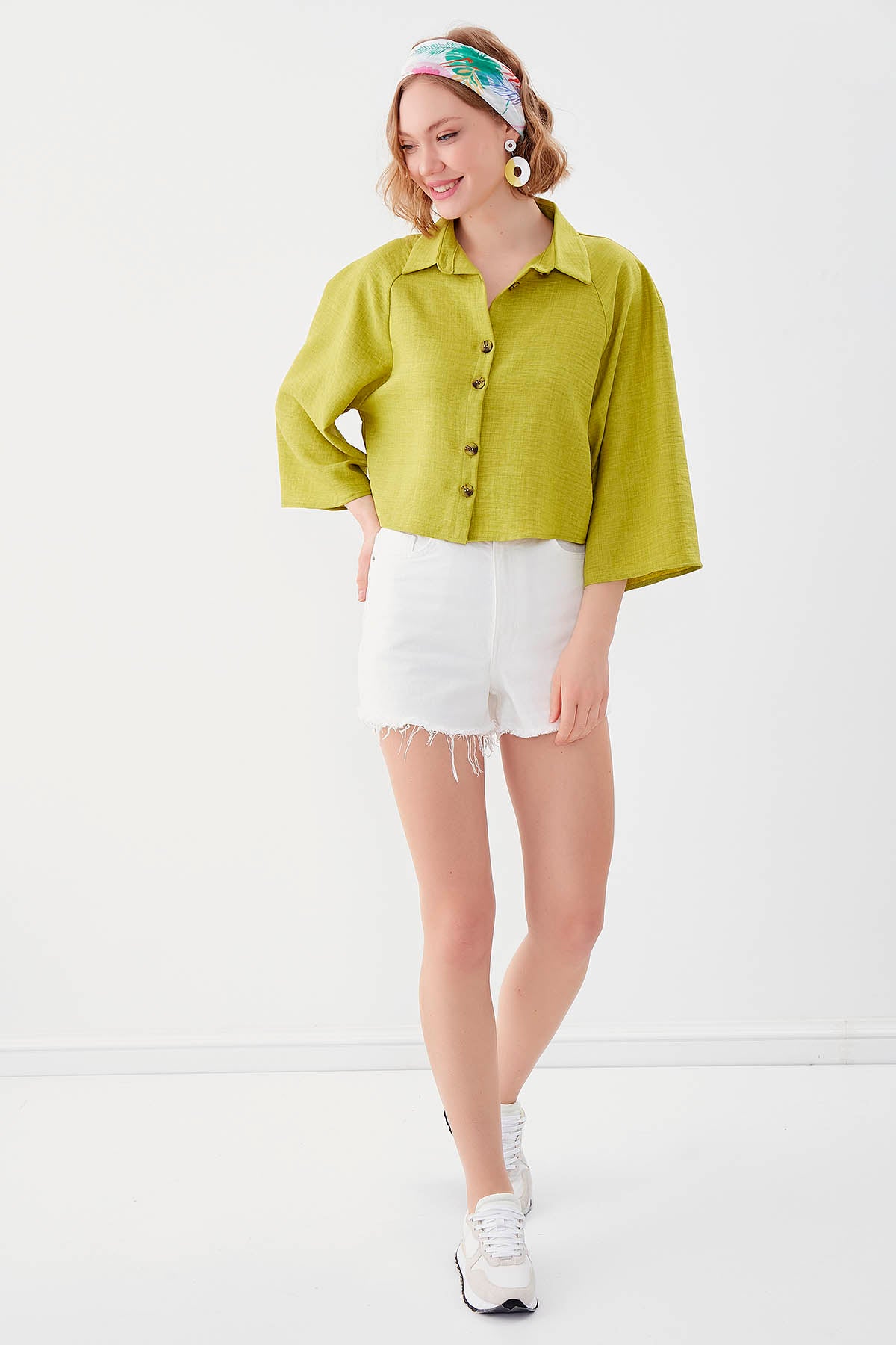 LOOSE CROP SHIRT WITH FRONT BUTTON