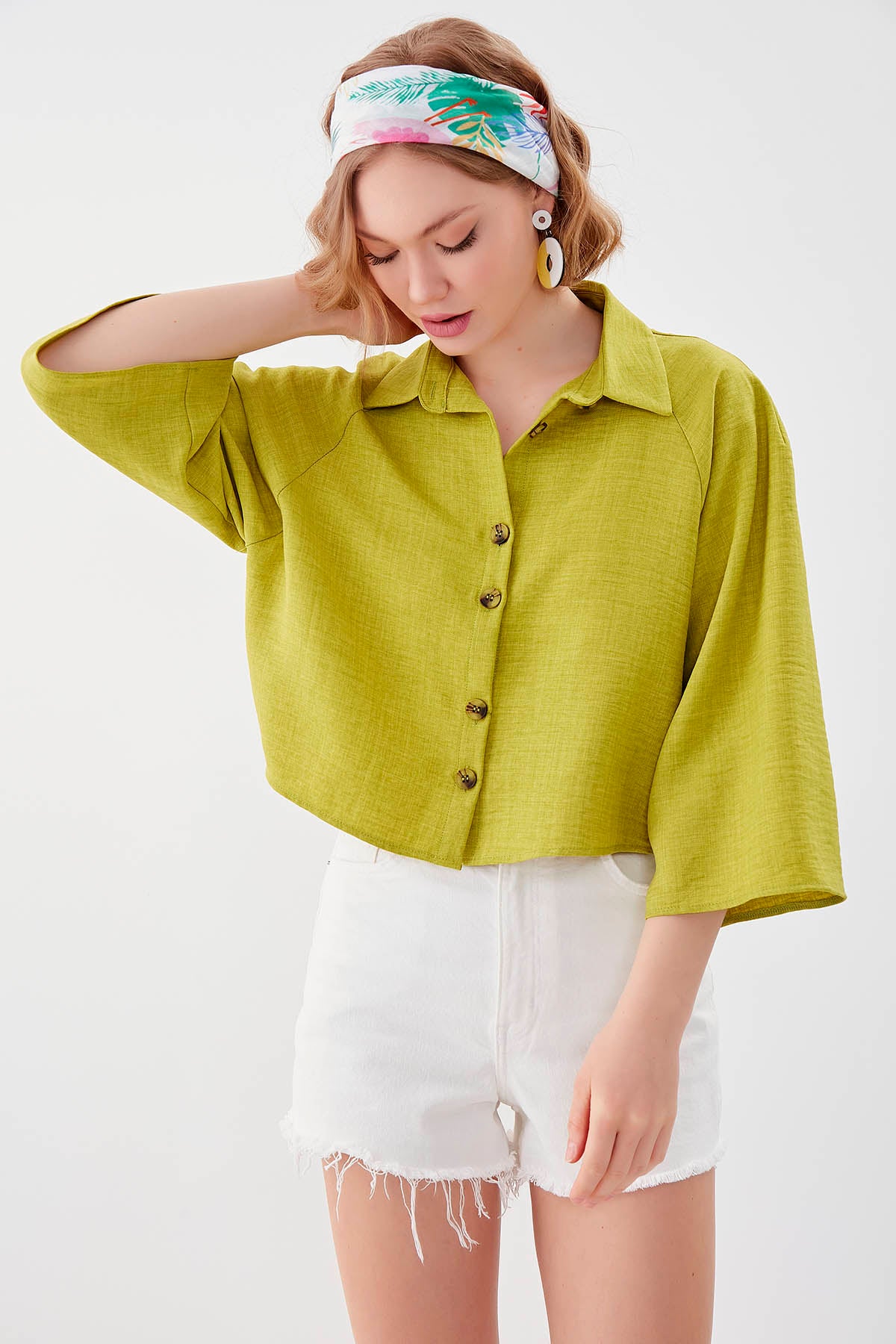 LOOSE CROP SHIRT WITH FRONT BUTTON