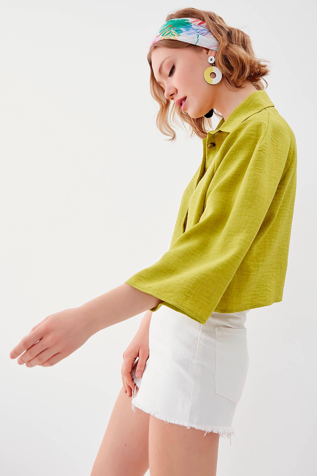LOOSE CROP SHIRT WITH FRONT BUTTON
