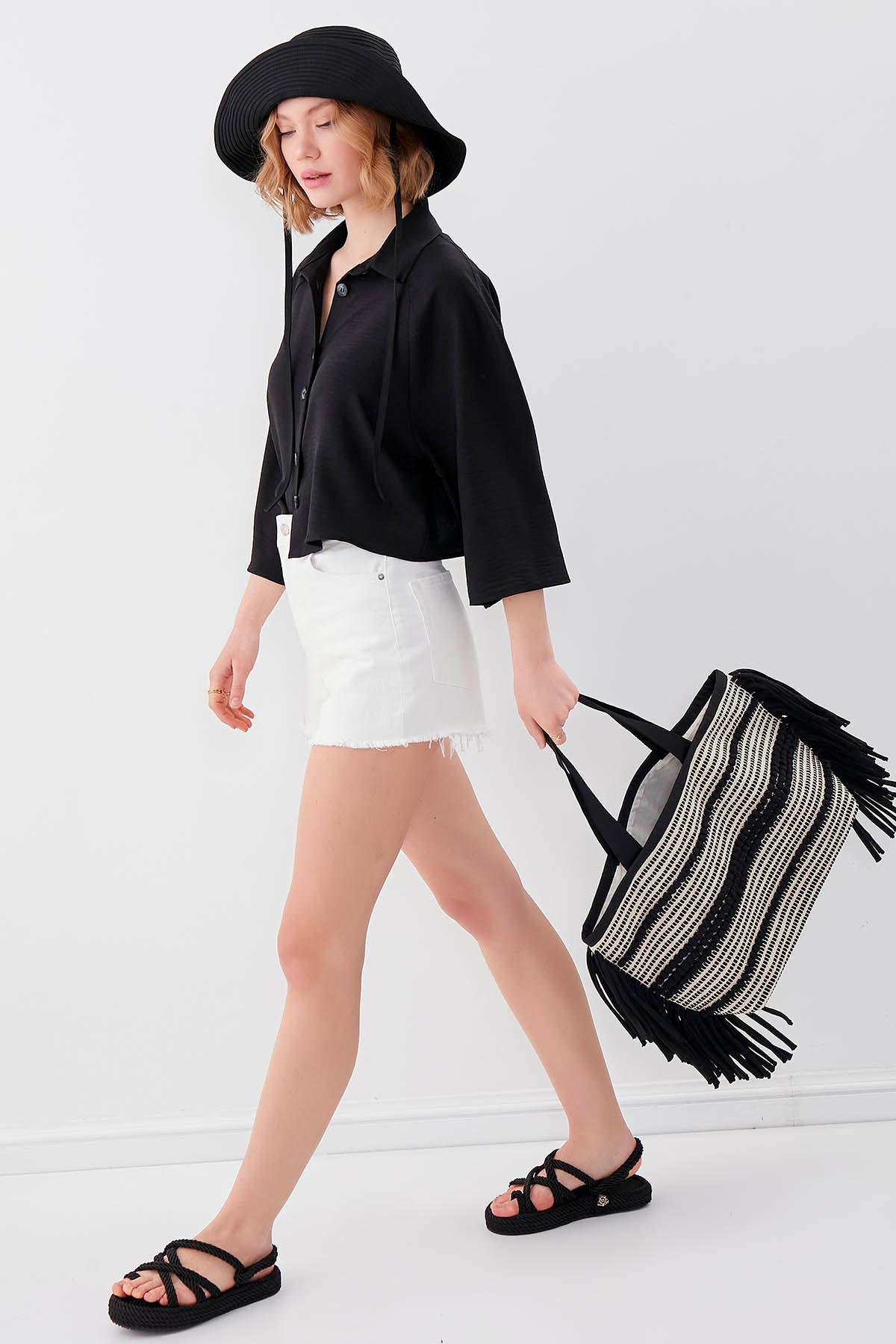 LOOSE CROP SHIRT WITH FRONT BUTTON