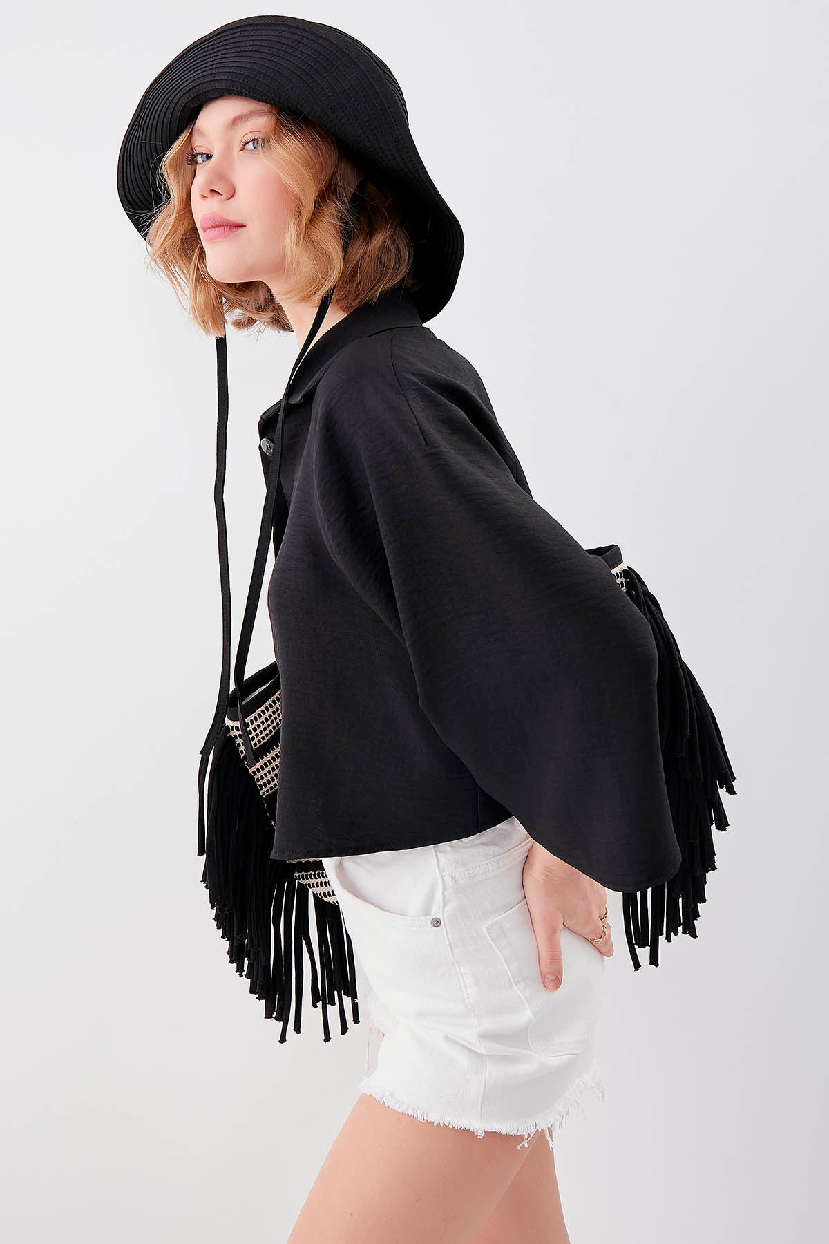 LOOSE CROP SHIRT WITH FRONT BUTTON