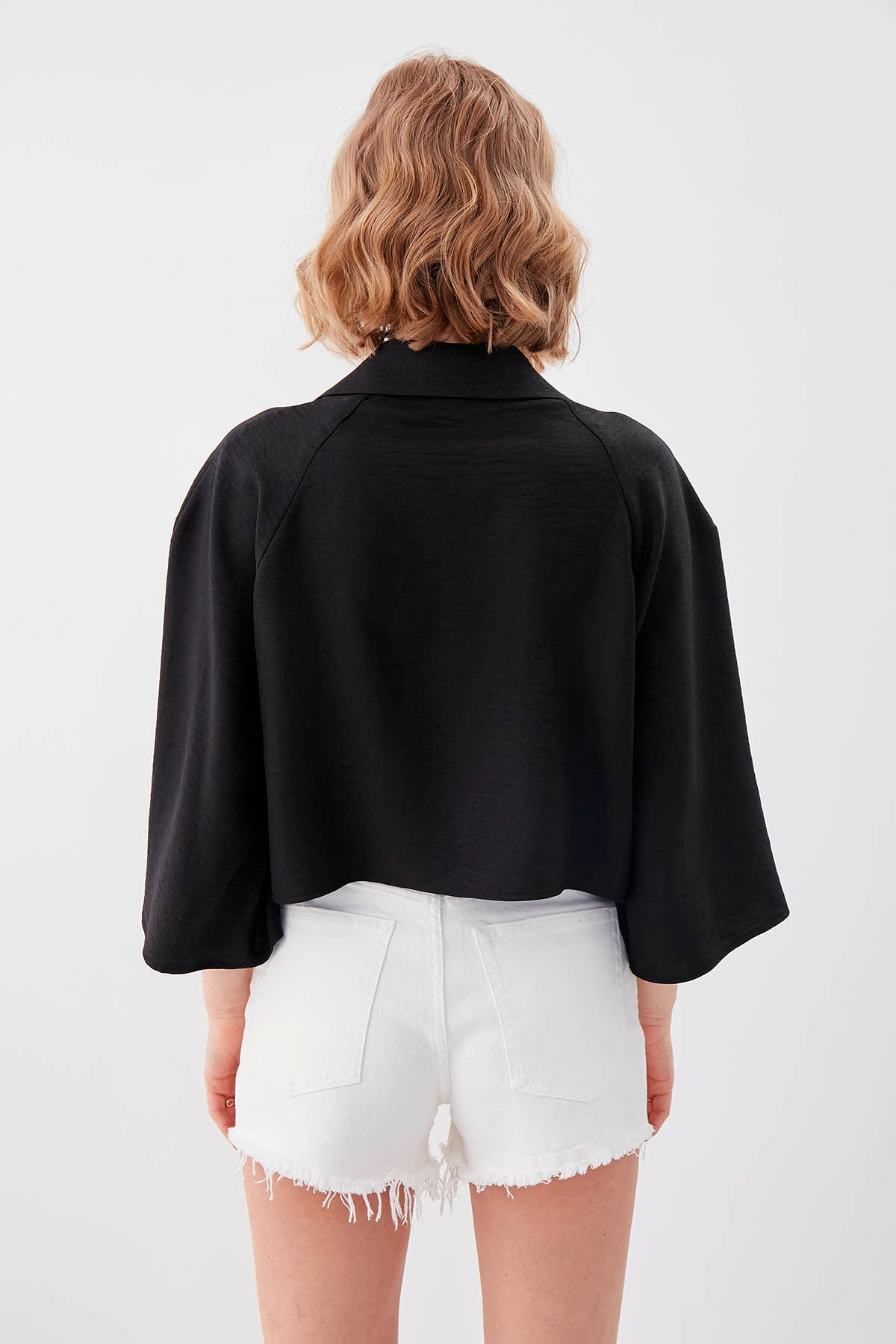 LOOSE CROP SHIRT WITH FRONT BUTTON