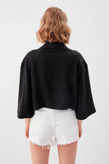LOOSE CROP SHIRT WITH FRONT BUTTON