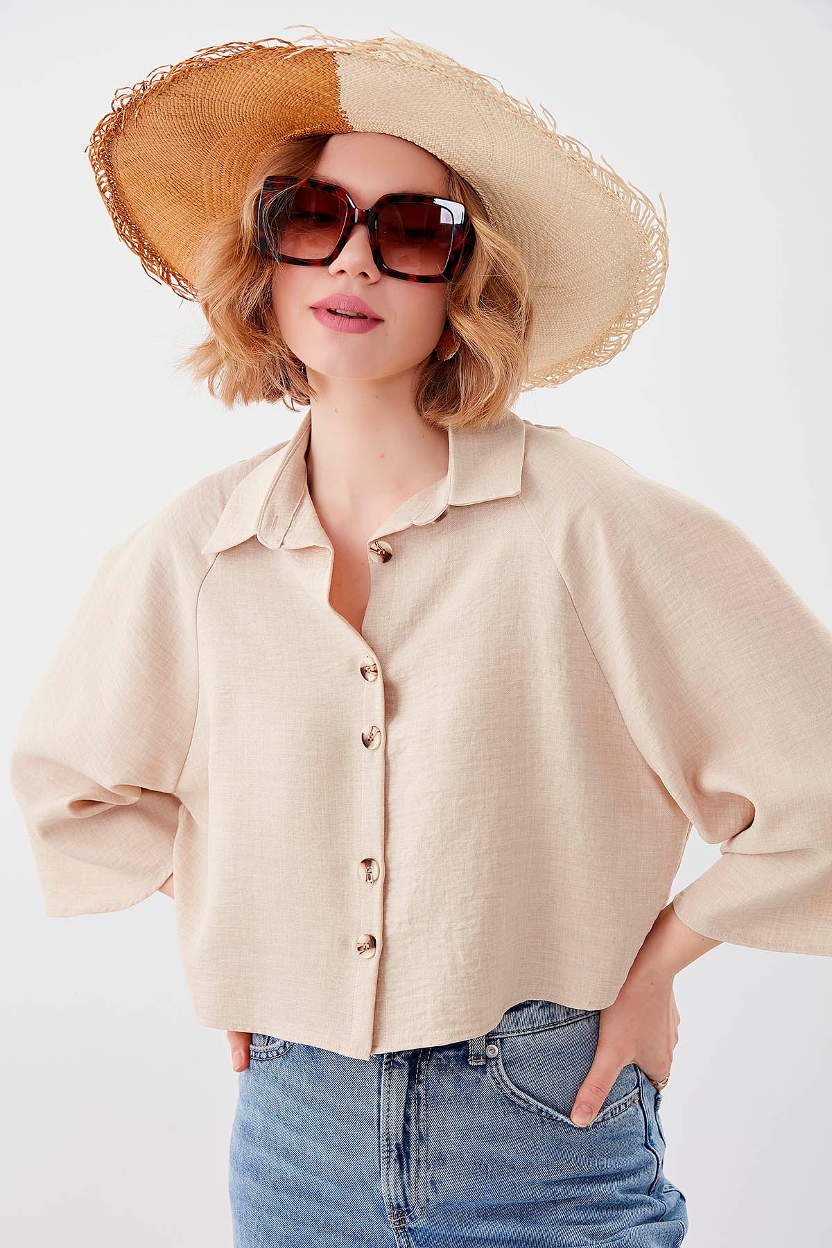 LOOSE CROP SHIRT WITH FRONT BUTTON