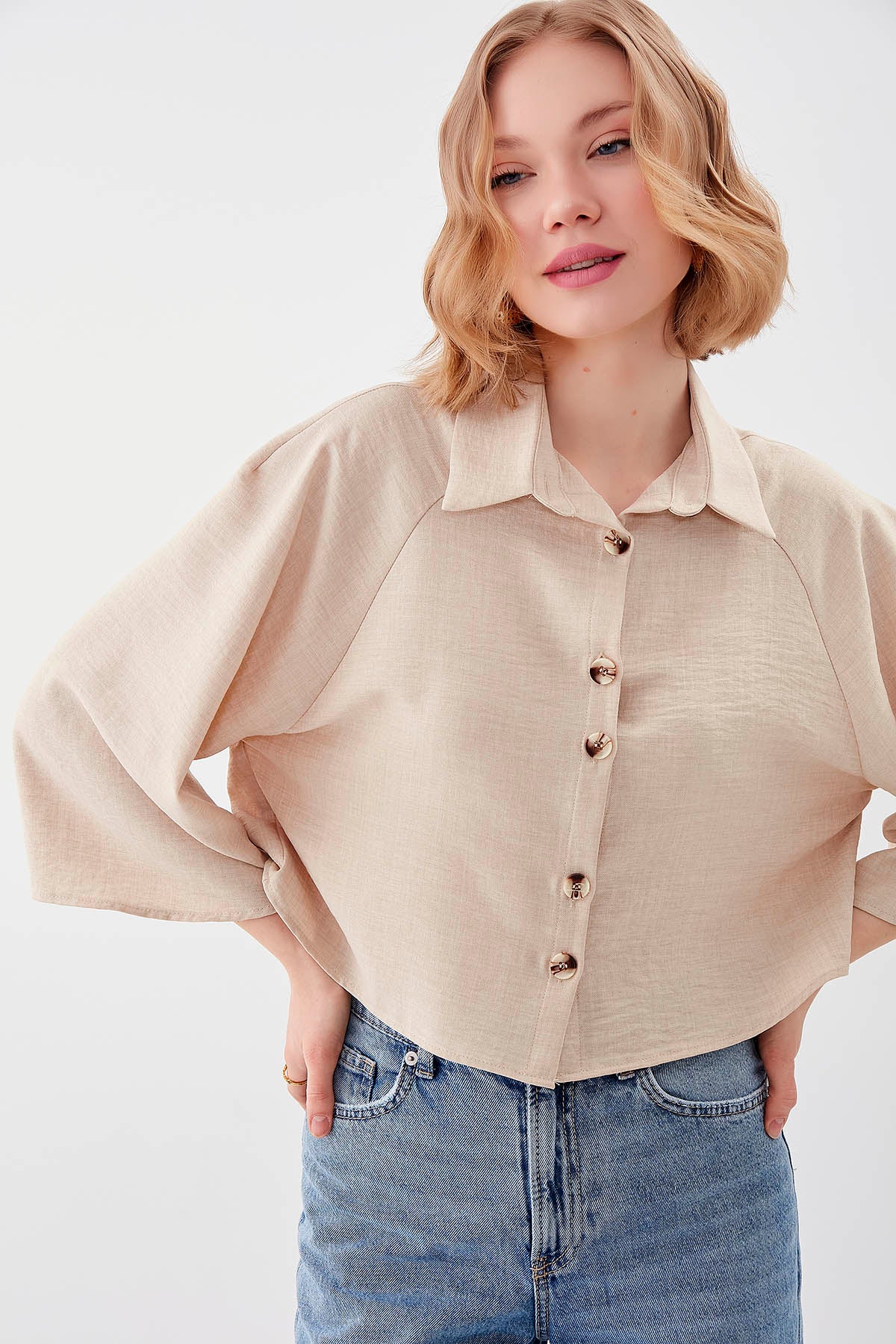 LOOSE CROP SHIRT WITH FRONT BUTTON