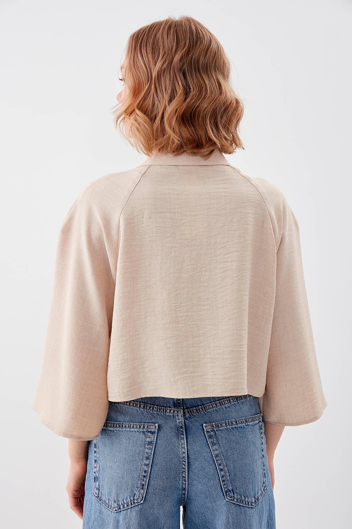 LOOSE CROP SHIRT WITH FRONT BUTTON