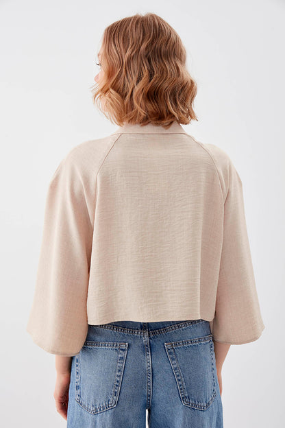 LOOSE CROP SHIRT WITH FRONT BUTTON