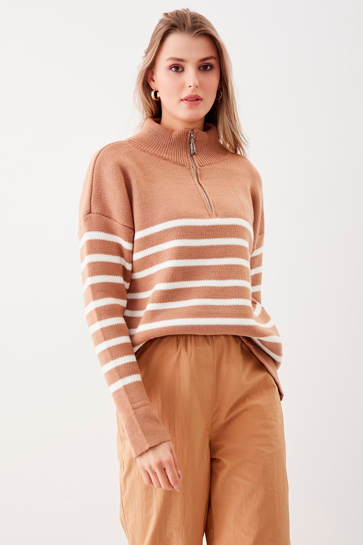ZIPPERED RIGHT COLLAR SWEATER