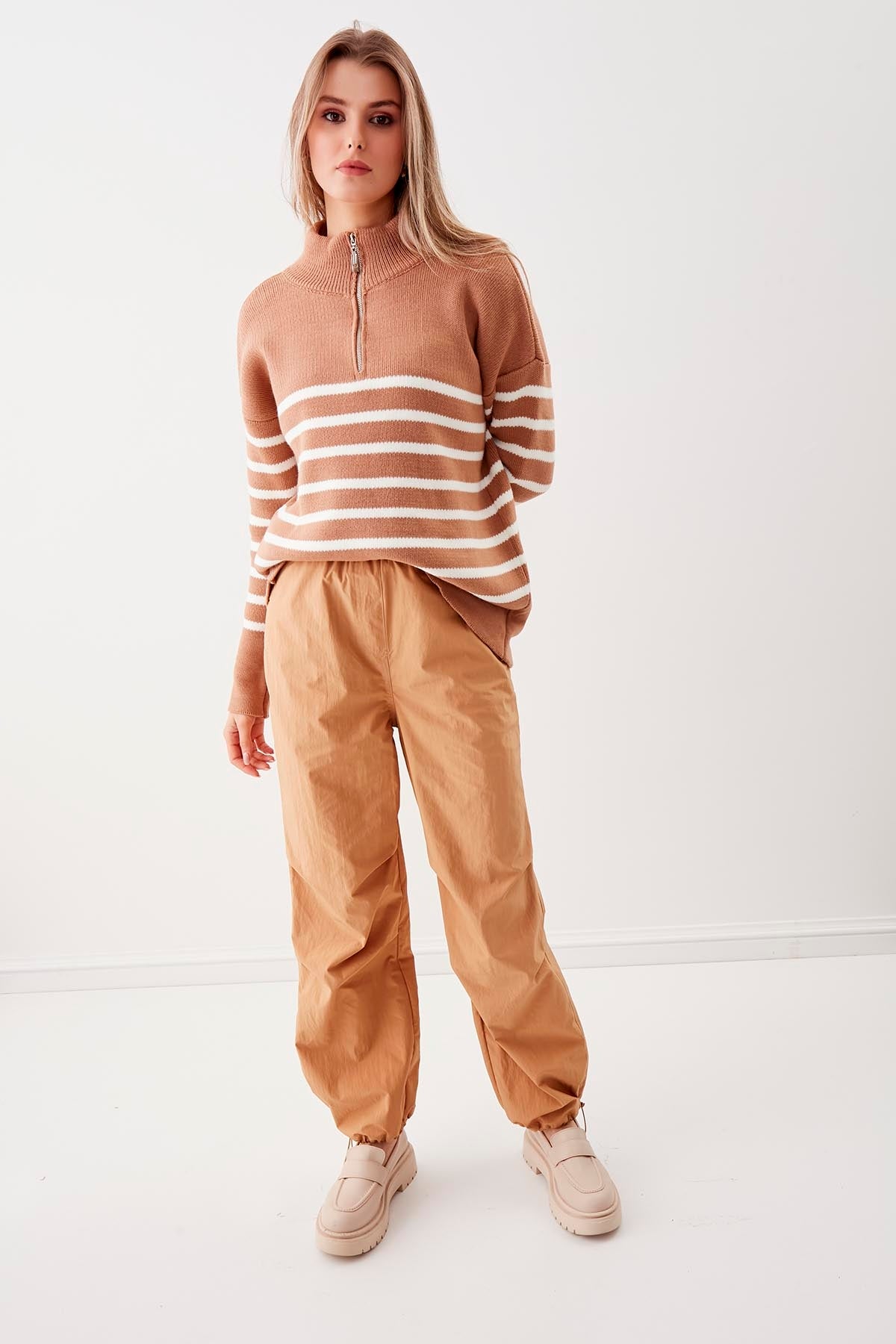 ZIPPERED RIGHT COLLAR SWEATER