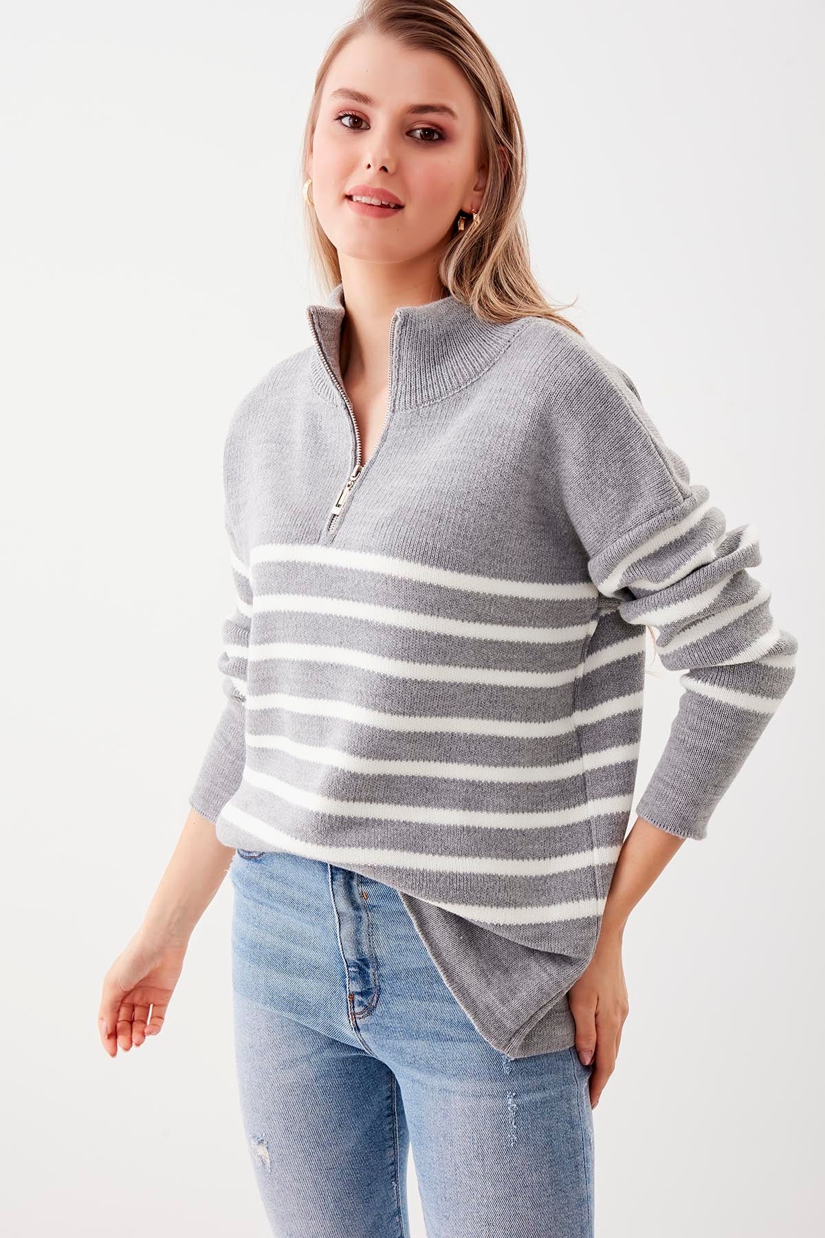 ZIPPERED RIGHT COLLAR SWEATER