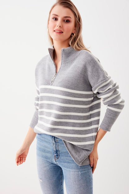 ZIPPERED RIGHT COLLAR SWEATER