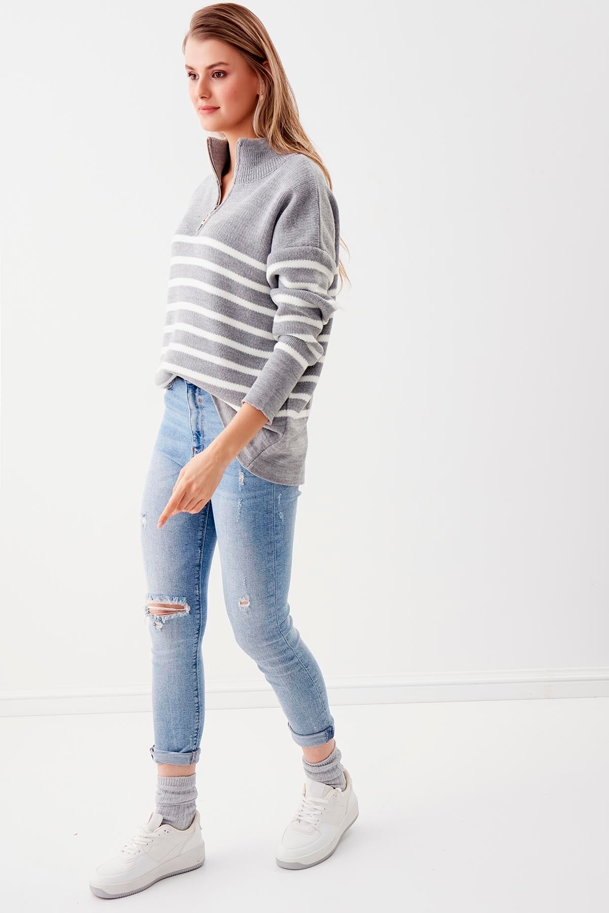 ZIPPERED RIGHT COLLAR SWEATER