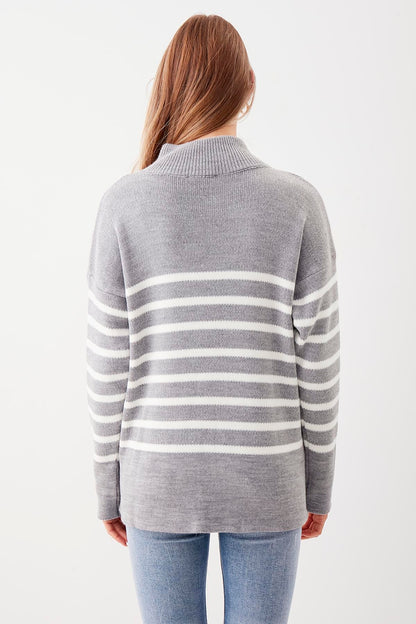 ZIPPERED RIGHT COLLAR SWEATER