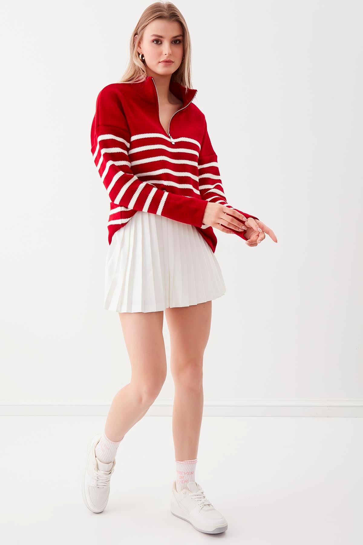 ZIPPERED RIGHT COLLAR SWEATER