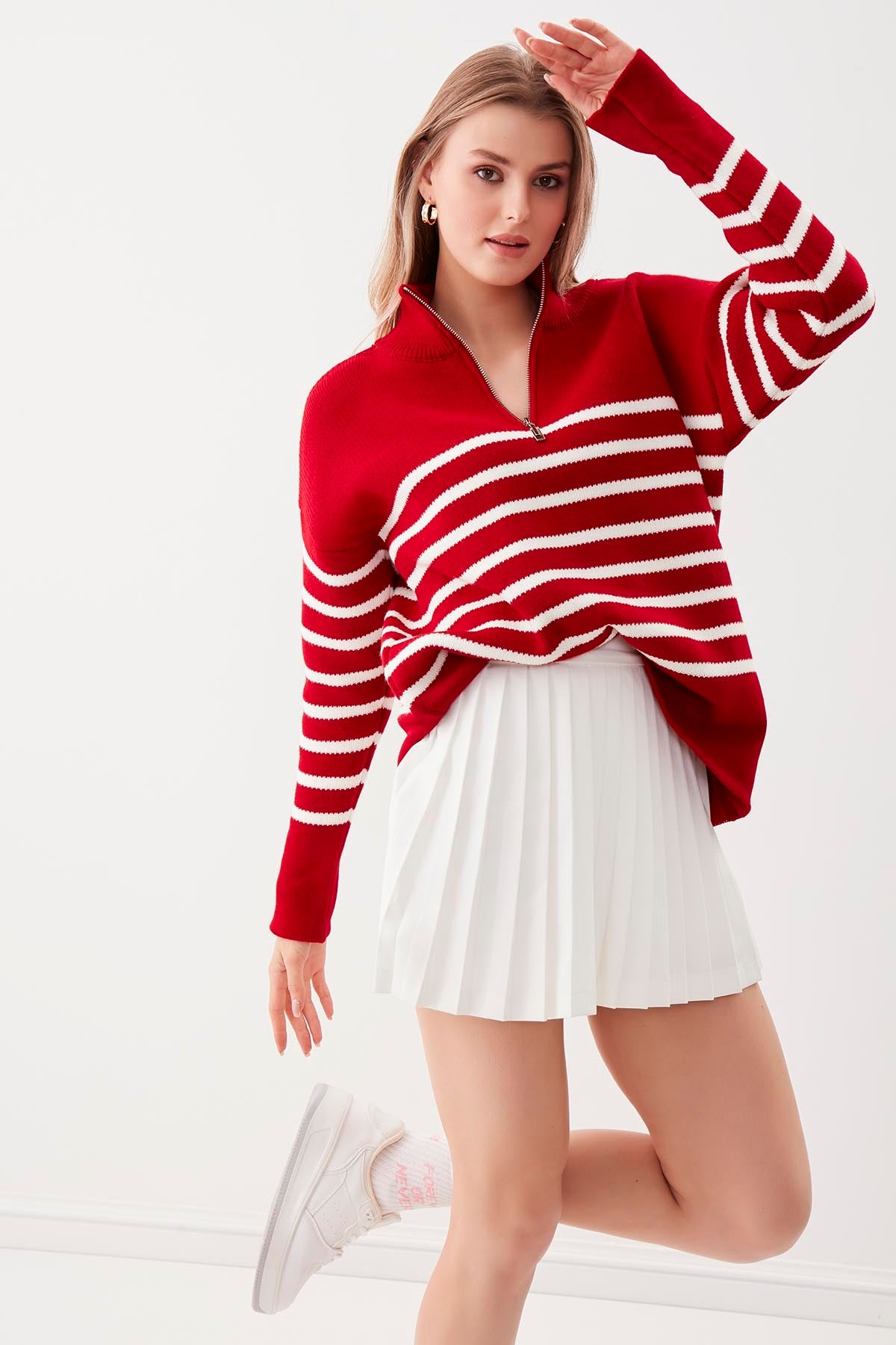 ZIPPERED RIGHT COLLAR SWEATER