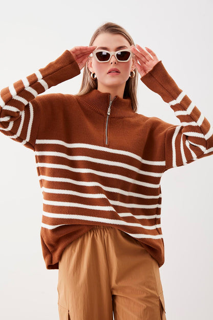 ZIPPERED RIGHT COLLAR SWEATER