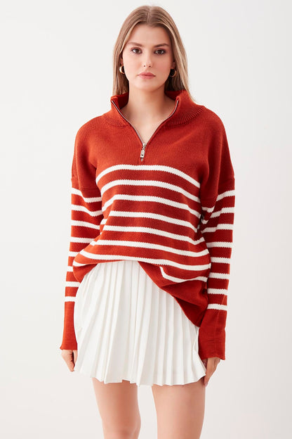 ZIPPERED RIGHT COLLAR SWEATER