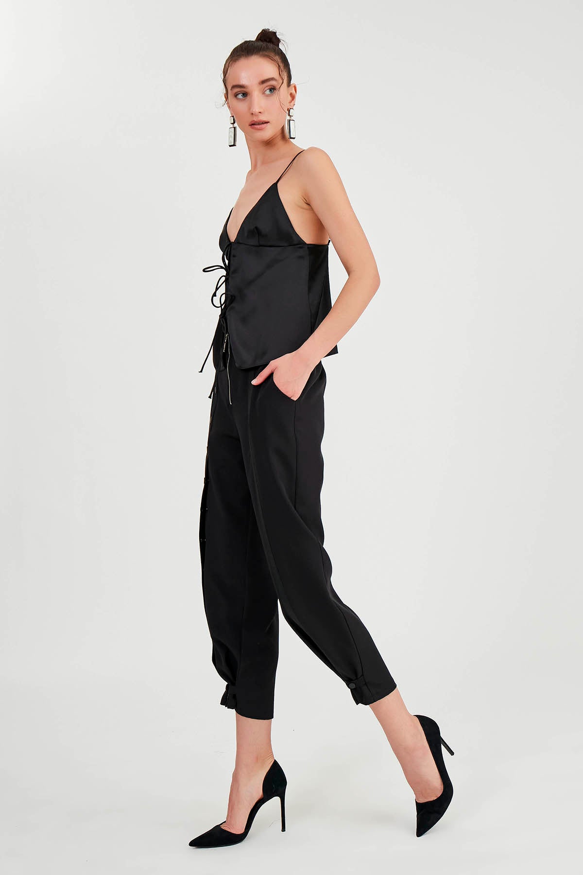 TROUSERS WITH ZIPPERED BUTTONS