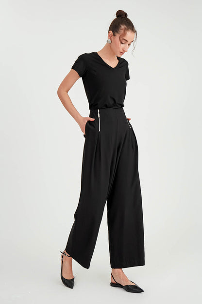 WIDE-ASPECT TROUSERS WITH ZIPPERED FRONT