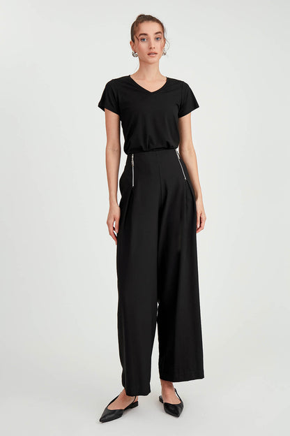 WIDE-ASPECT TROUSERS WITH ZIPPERED FRONT
