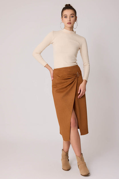 SKIRT WITH FRONT BUCKLE SPLIT